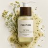 Aceite corporal Detox de Per Purr con hinojo y aceite sobre fondo claro
